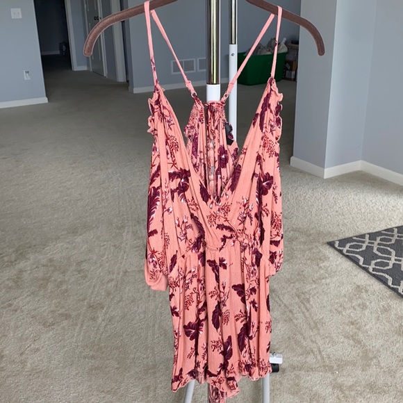 NEW Topshop Romper!! ✨ Open Shoulder!! - Picture 1 of 7